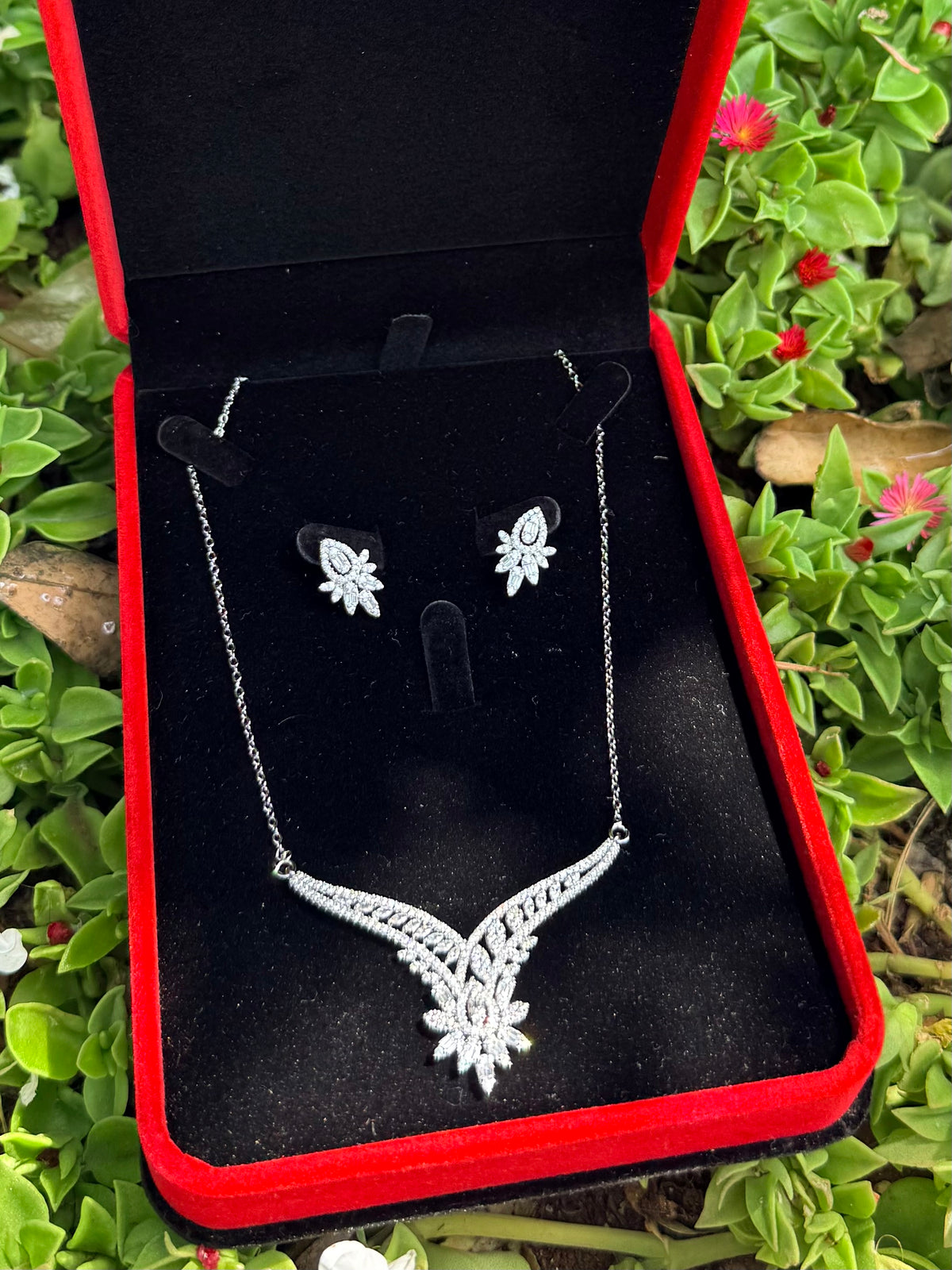 SNOW WHITE : Ensemble Collier avec ses boucles+ Coffret CADEAU🎁