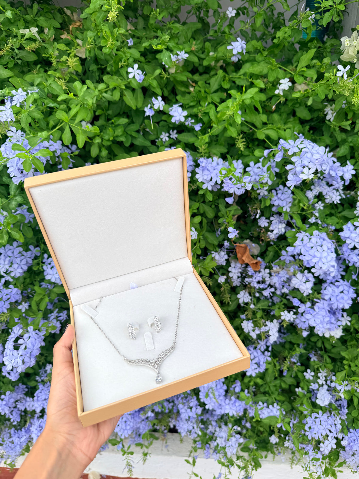 ELSA : Ensemble Collier avec ses boucles+ Coffret CADEAU🎁