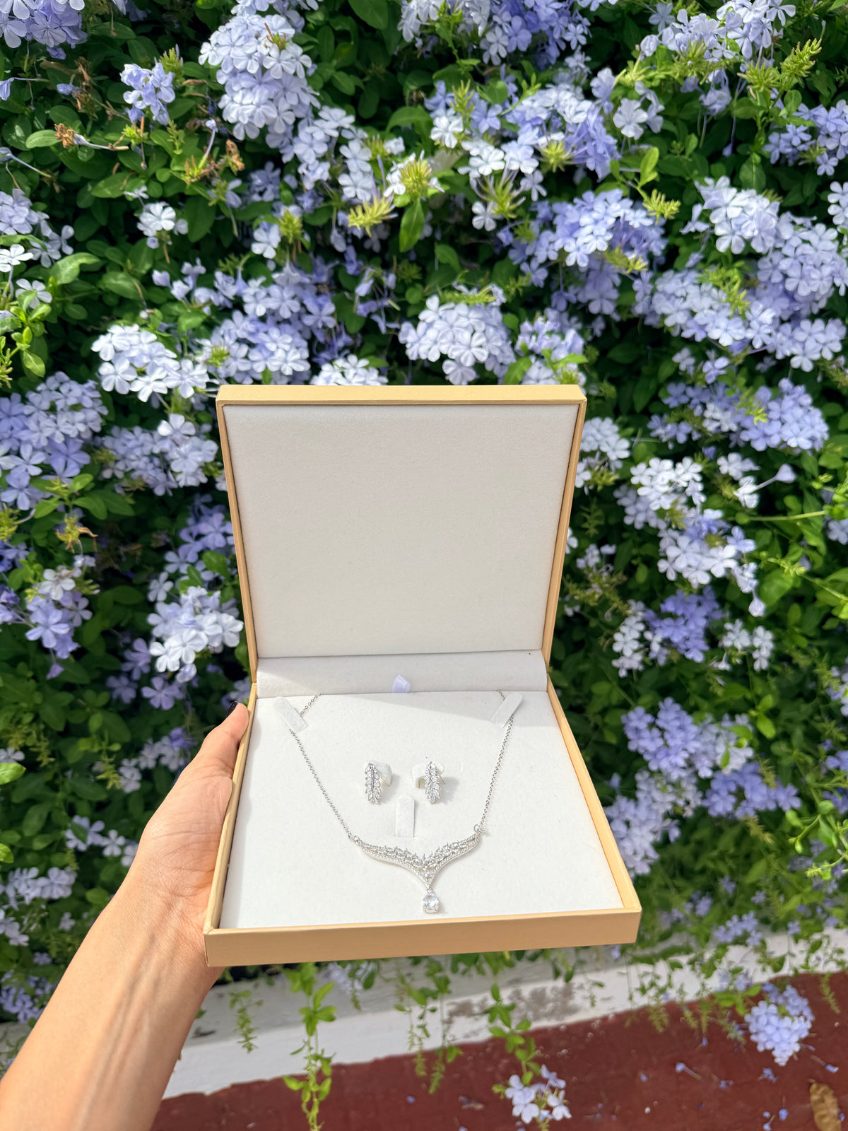 ELSA : Ensemble Collier avec ses boucles+ Coffret CADEAU🎁