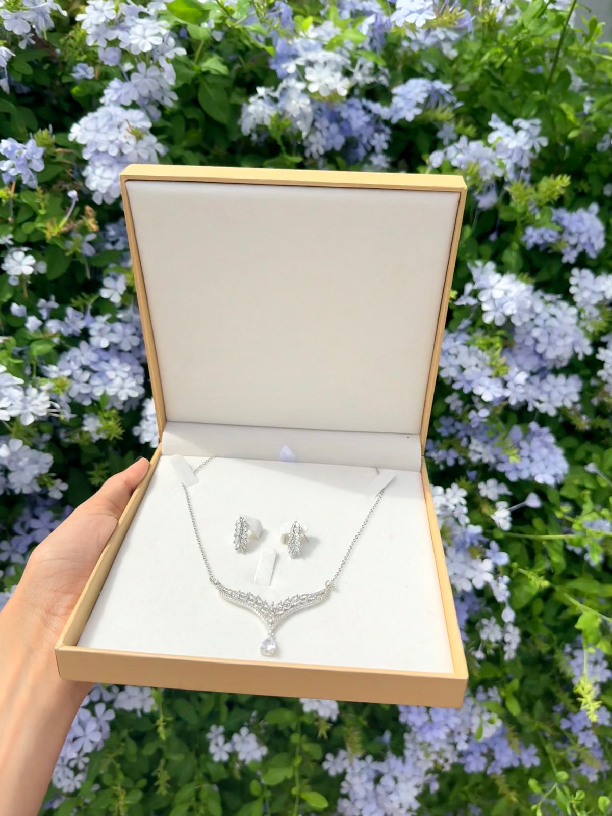 ELSA : Ensemble Collier avec ses boucles+ Coffret CADEAU🎁