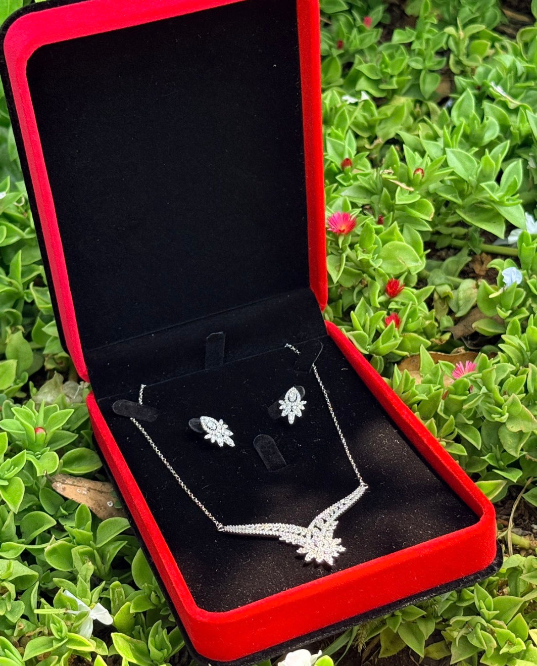 SNOW WHITE : Ensemble Collier avec ses boucles+ Coffret CADEAU🎁